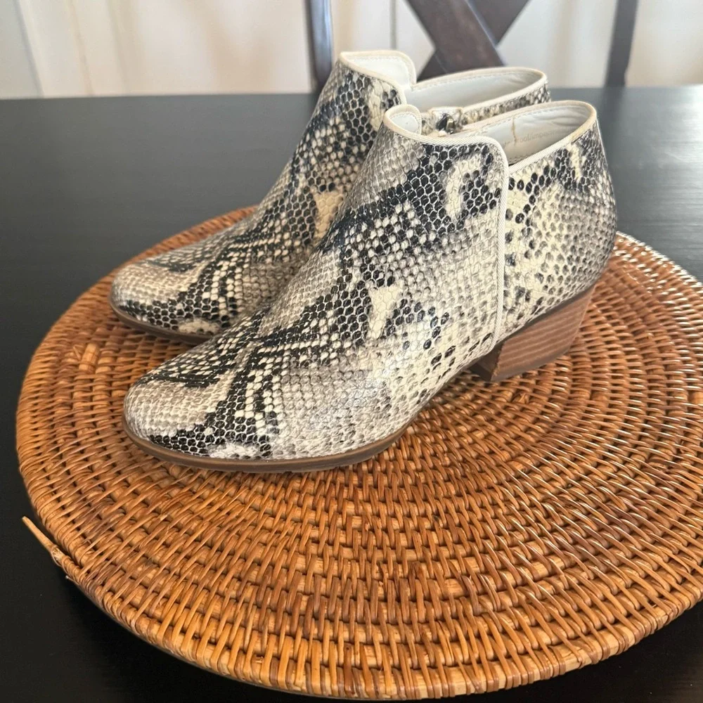 Blondo Black and White‎ Snakeskin Ankle Booties waterproof